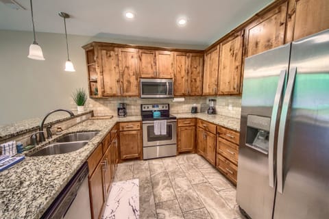 Fully stocked kitchen!