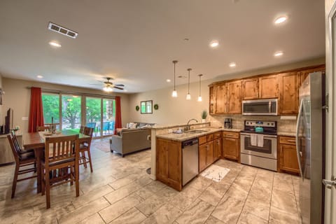 Fully stocked kitchen!