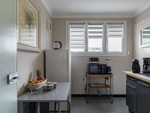 Building, Window, Comfort, Wood, Television, Living Room, Interior Design, House, Couch, Floor