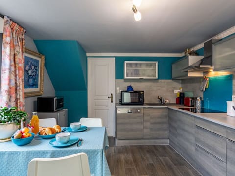 Cabinetry, Property, Table, Blue, Green, Azure, Countertop, Plant, Interior Design, Wood