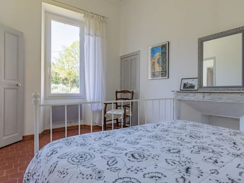 Mirror, Property, Furniture, Window, Wood, Flooring, Interior Design, Floor, Picture Frame