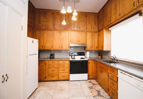 Ready to cook-in kitchen with the perfect mix of old and new.