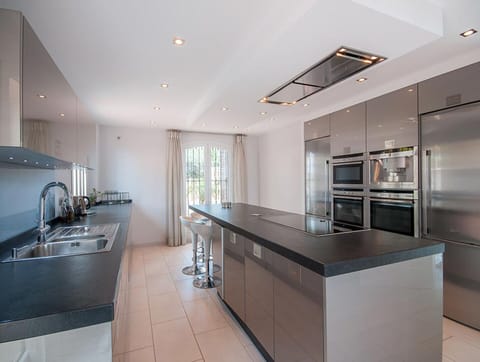 Cooking in this great kitchen is a real treat