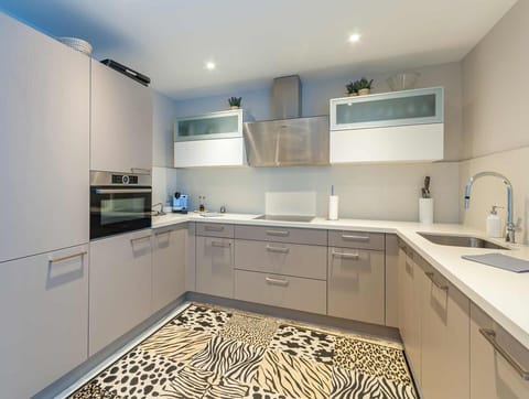 Contemporary kitchen at ground floor rental, Spain
