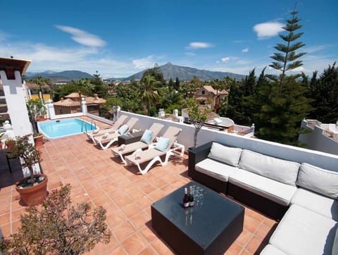 Sofas, sun beds, kitchen, pool and BBQ - Castiglione rental