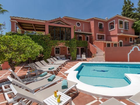 Heated swimming pool with plenty of sunbeds