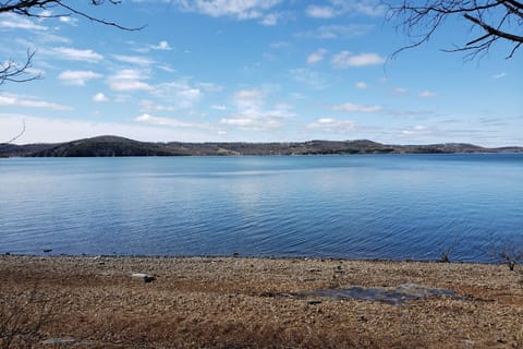 Beach Front-Table Rock Lake
