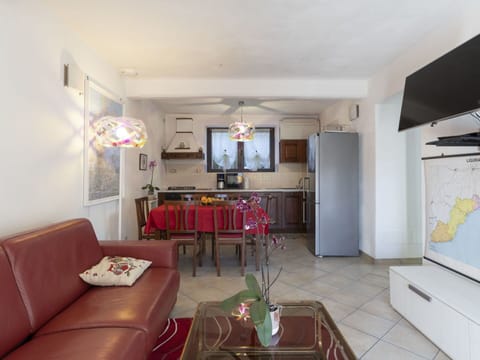 Water, Sky, Water Resources, Cloud, Natural Landscape, Azure, Coastal And Oceanic Landforms, Plant, World, Watercourse