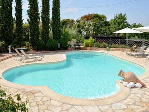 Swimming Pool, Property, Leisure, Water, Backyard, Real Estate, Grass, Resort Town, House, Building