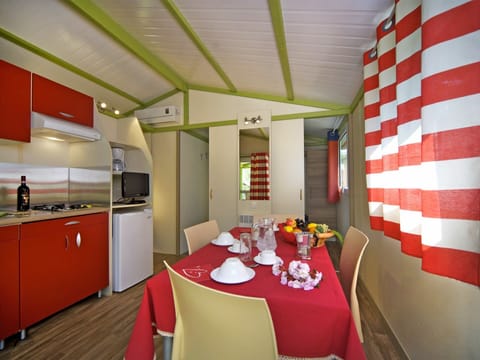 Room, Interior Design, Red, Ceiling, Property, Dining Room, Building, Furniture, Table, Architecture