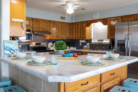 Stainless steel appliances, kid friendly dishes, kitchen gadgets, and more!