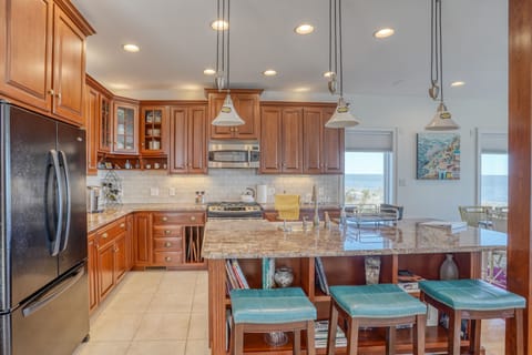 Full Size Kitchen with Island