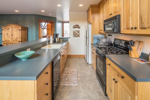 Cook a delicious meal | Main Level