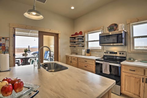 Kitchen | Fully Equipped | Dishware & Flatware