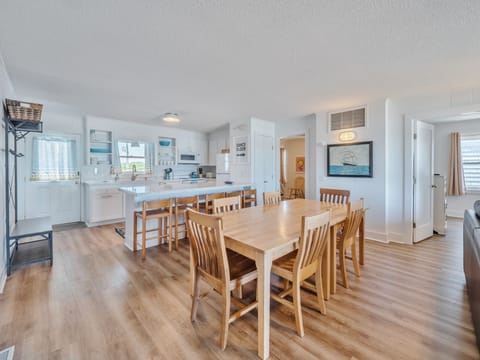 Dining Area - Dolphin Level