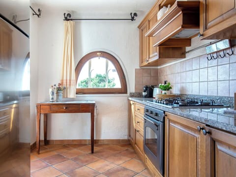 Kitchen, Countertop, Flooring, Wood, Interior Design, Kitchen Appliance, Major Appliance, Cabinetry, Furniture, Home