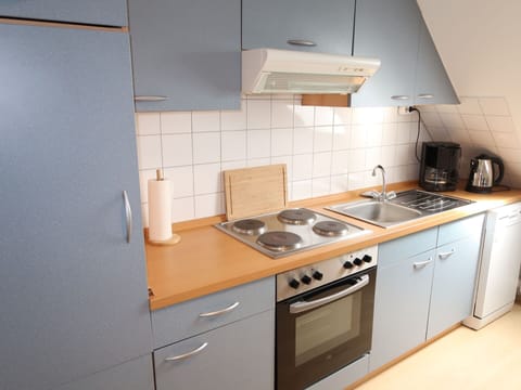 Cabinetry, Property, Countertop, Building, Kitchen Stove, Kitchen Appliance, Cooktop, Kitchen, Wood, Gas Stove