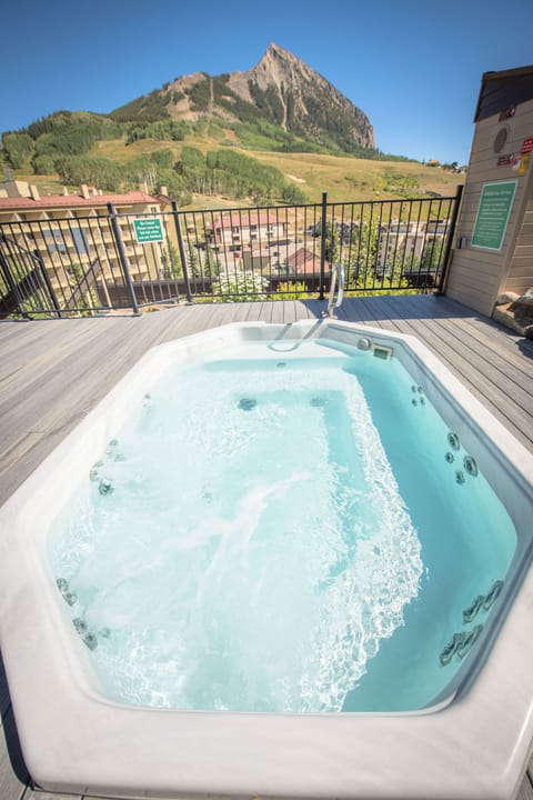 Large hot tub with beautiful mountain view