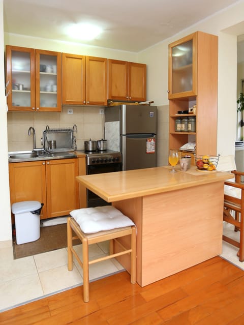 Full size kitchen has everything you need for preparing your favourite meal