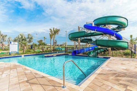 CLUBHOUSE 
-Free to use clubhouse with your booking!
-Tiki Bar
-Restaurant 
-Lazy River
-Putting Green
-Sand Volleyball
-Splash Pad
-Sports Court
-Pool
-Fitness Center
-Community Dock
-Private Cabanas
-Two Story Double Slide