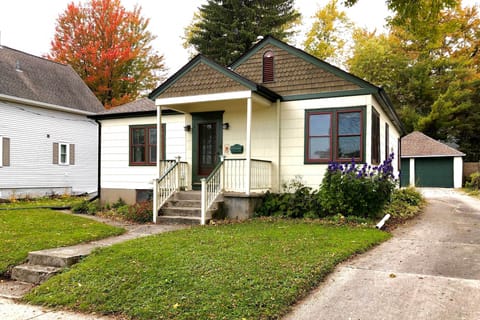 This 2-bedroom, 1-bath home resides in the small town of Cedarburg!