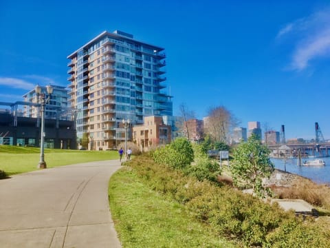 The Strand Condo sitting right at the premier location of downtown waterfront