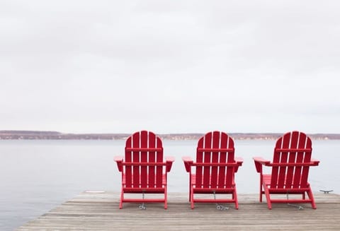 Unwind with lakeside views from the shared dock—perfect for sunrise coffee or sunset chats.