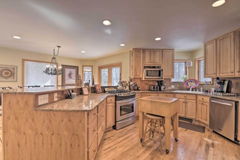 Kitchen | Cooking Basics | Main Level