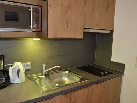 Tap, Kitchen Sink, Sink, Countertop, Property, Plumbing Fixture, Cabinetry, Wood, Kitchen Appliance, Lighting