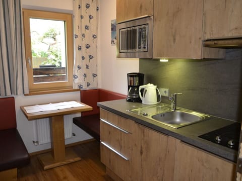 Kitchen Sink, Furniture, Cabinetry, Sink, Tap, Property, Plumbing Fixture, Countertop, Window, Building