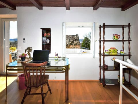 Room, Furniture, Interior Design, Building, Property, Ceiling, House, Floor, Table, Dining Room