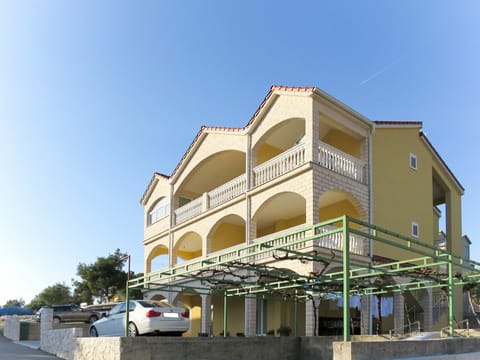 Property, Building, Architecture, House, Real Estate, Residential Area, Home, Mixed-Use, Facade, Balcony