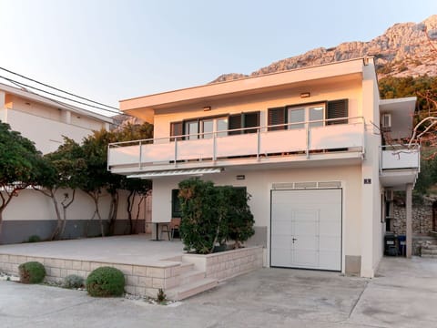 Property, House, Home, Building, Architecture, Real Estate, Residential Area, Facade, Estate, Apartment