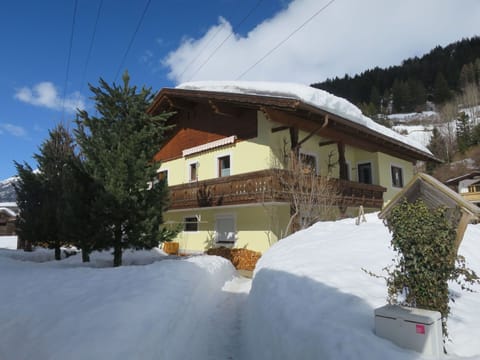 Sky, Cloud, Building, Snow, Window, Plant, Slope, House, Tree, Cottage