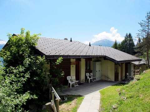 Property, House, Building, Cottage, Home, Real Estate, Roof, Architecture, Rural Area, Estate