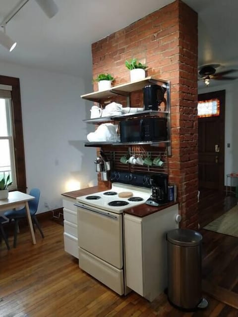 Oven, coffee maker, electric tea kettle, toaster