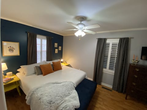 How about this for a spacious and comfy bed?!  King memory foam mattress