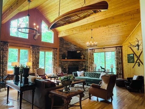 Warm and inviting greatroom