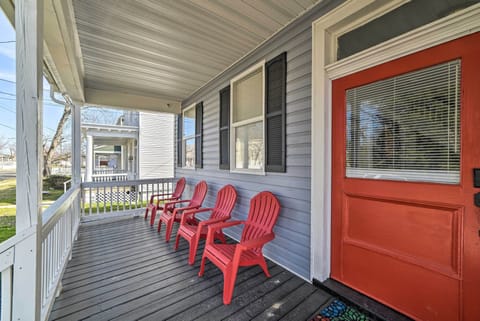 Richmond Vacation Rental | 5BR | 3BA | 2,300 Sq Ft | Stairs Required