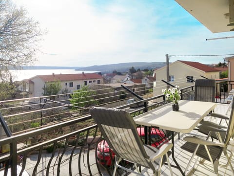 Property, Real Estate, House, Building, Home, Apartment, Room, Vacation, Restaurant, Architecture