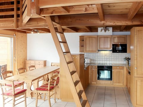 Room, Property, Building, Furniture, Beam, House, Interior Design, Ceiling, Wood, Home