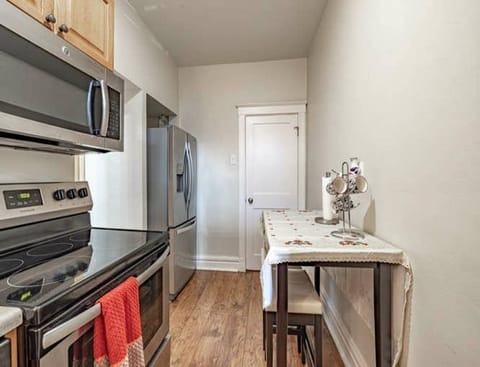 Everything you need for a well made meal in this kitchen!