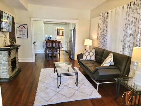 Beautiful living room with hardwood floor 