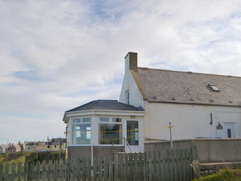 Attractive holiday home | Seabreezes - Scott Holiday Cottages, Portknockie