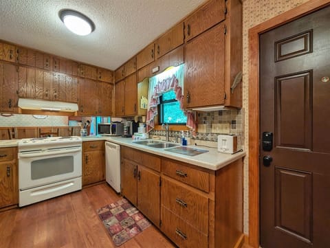 Kitchen fully equiped