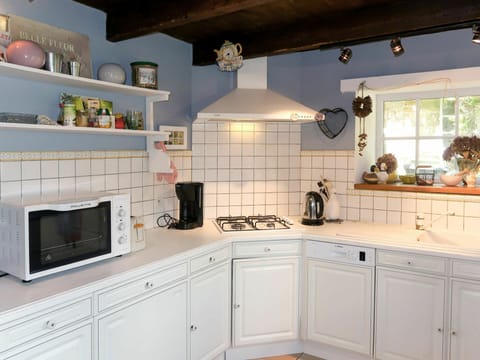 Room, Interior Design, Property, Home, Plumbing Fixture, Major Appliance, Ceiling, Kitchen, Interior Design, Light Fixture