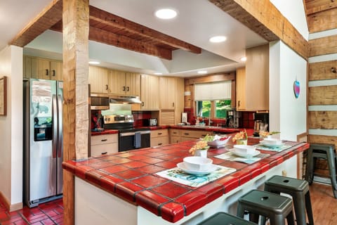 Breakfast bar that seats 6