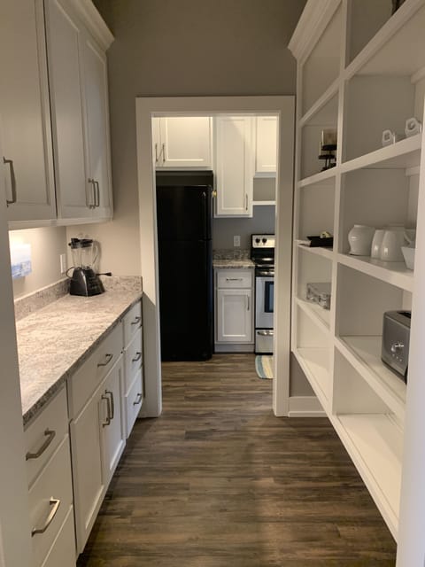 Butlers Pantry entry