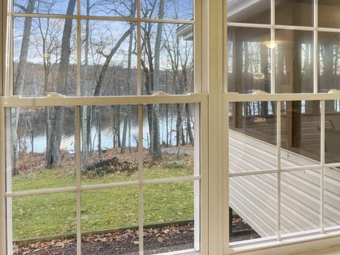 Bright, cozy rooms with lake views!