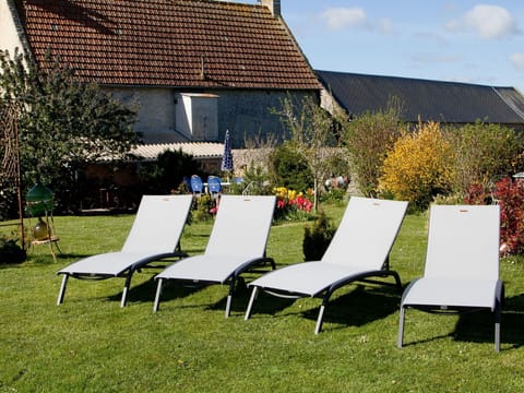 Plant, Property, Building, Shade, Outdoor Furniture, Sky, Lighting, Architecture, Cloud, Grass